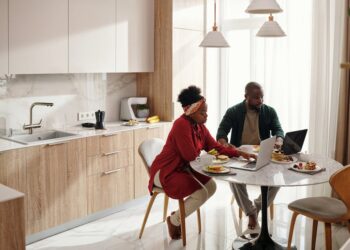 The Pros and Cons of Eating Fast Food