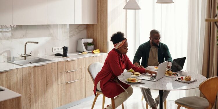 The Pros and Cons of Eating Fast Food 1 The Pros and Cons of Eating Fast Food