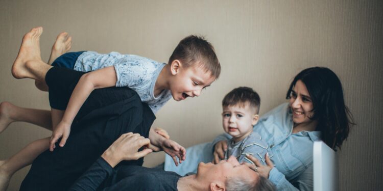 The 9 Most Important Minutes of Your Day to Strengthen Parent-Child Bond 1 The 9 Most Important Minutes of Your Day to Strengthen Parent-Child Bond