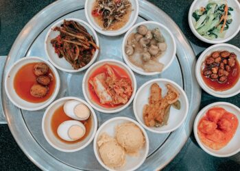 "Top Must-Try Foods in South Korea" 4 “Top Must-Try Foods in South Korea”