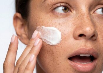 Beginner Skincare Routine for Glowing Skin: 5 Simple Steps 1 Beginner Skincare Routine for Glowing Skin: 5 Simple Steps