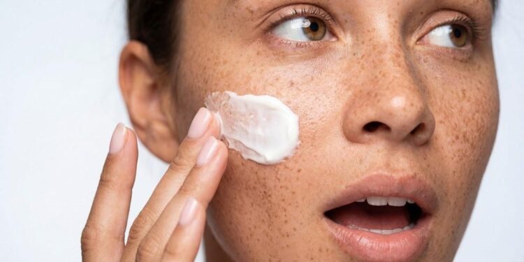 Beginner Skincare Routine for Glowing Skin: 5 Simple Steps 1 Beginner Skincare Routine for Glowing Skin: 5 Simple Steps